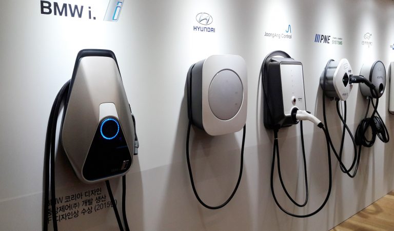 elektrische auto, hybride, tesla, elektrische wagen, traxio, defensief rijden, ecologisch rijden, budgetvriendelijk rijden, veilig rijden, milieuvriendelijke wagen, hybride wagen