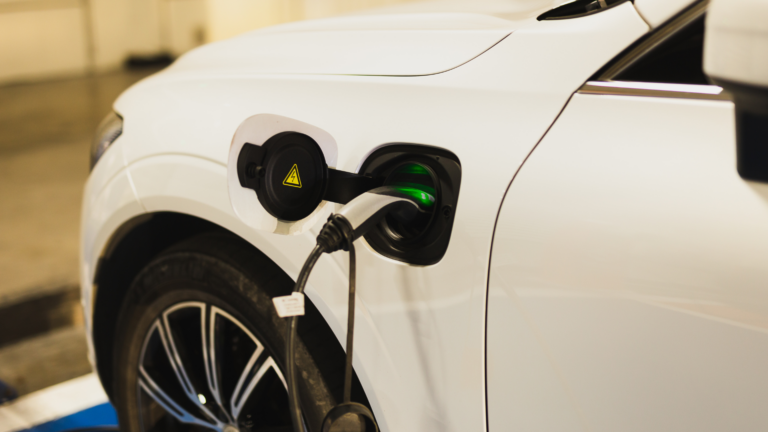 Banner Tweedehands Auto - Zo hou je de EV-batterij van je elektrische wagen in topconditie