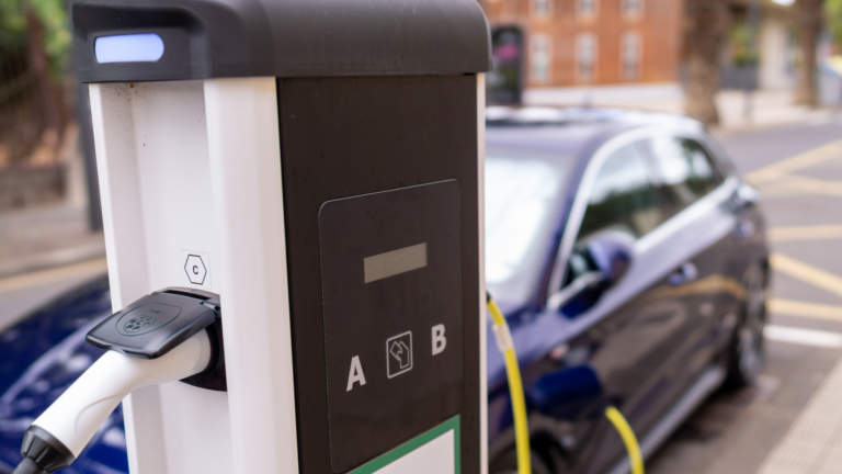 Banner Tweedehands Auto - Hybride of elektrische tweedehands auto kopen_ Wat is het beste