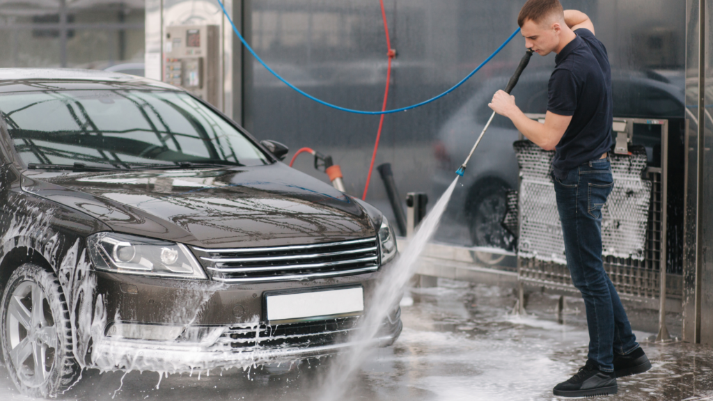 Je auto klaarmaken voor tweedehands verkoop_ auto wassen