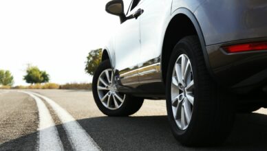 2 wielen van een auto met vierwielaandrijving