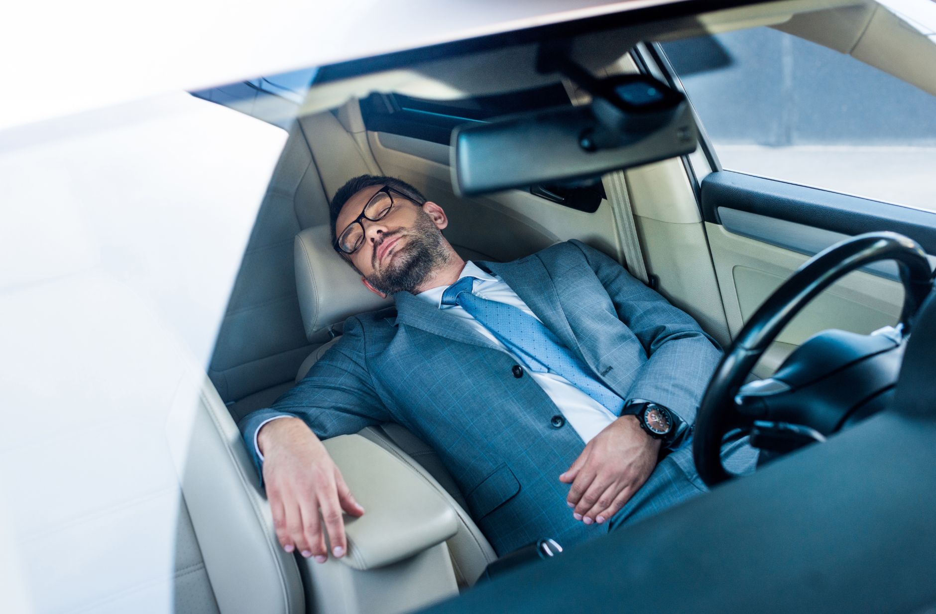 Mag je slapen in je auto volgens de wetgeving?