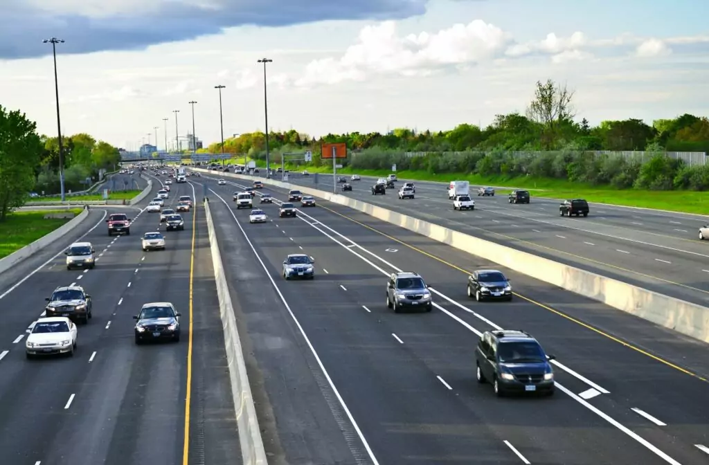 Snelheidslimieten op de autosnelweg in Europa 2025