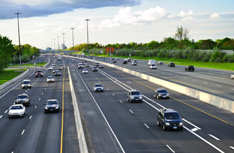 Snelheidslimieten op de autosnelweg in Europa 2025