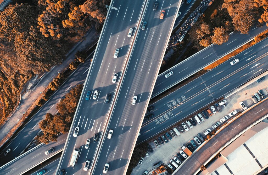 Autosnelweg waar snelheidslimiteten gelden
