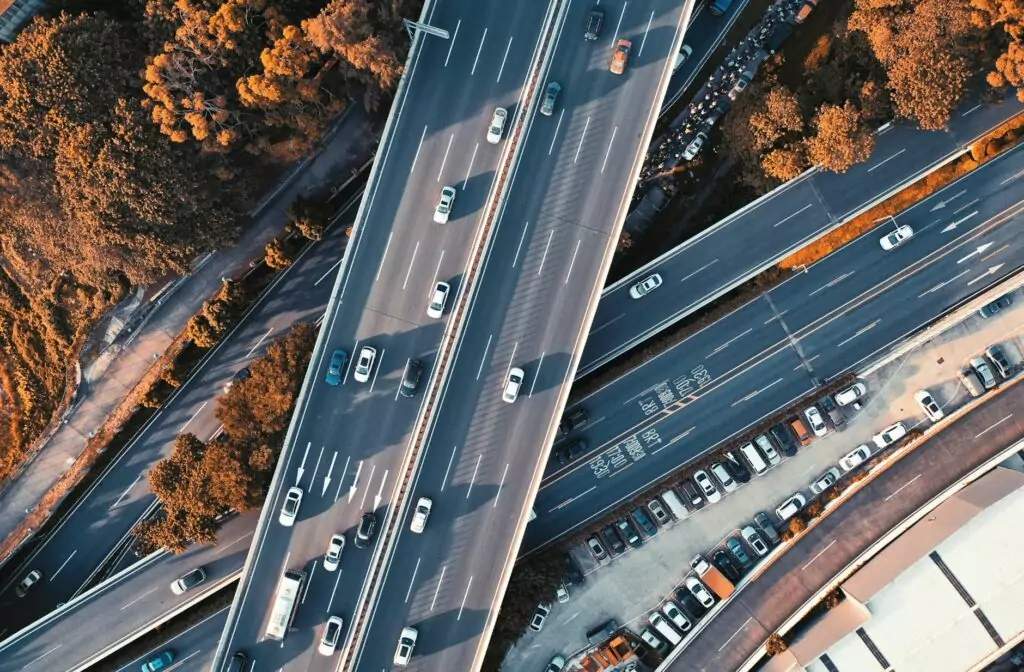 Autosnelweg waar snelheidslimiteten gelden