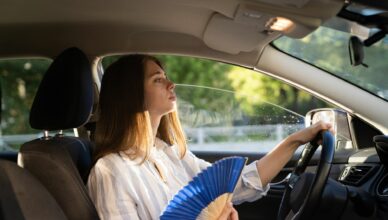 een waaier als tip voor te rijdens tijdens de hitte
