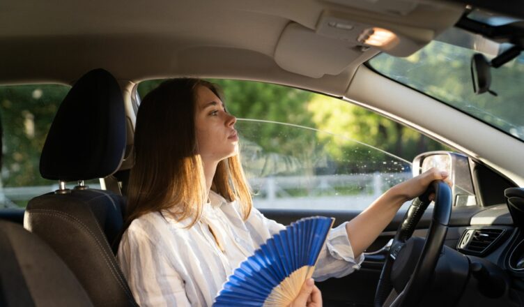 een waaier als tip voor te rijdens tijdens de hitte