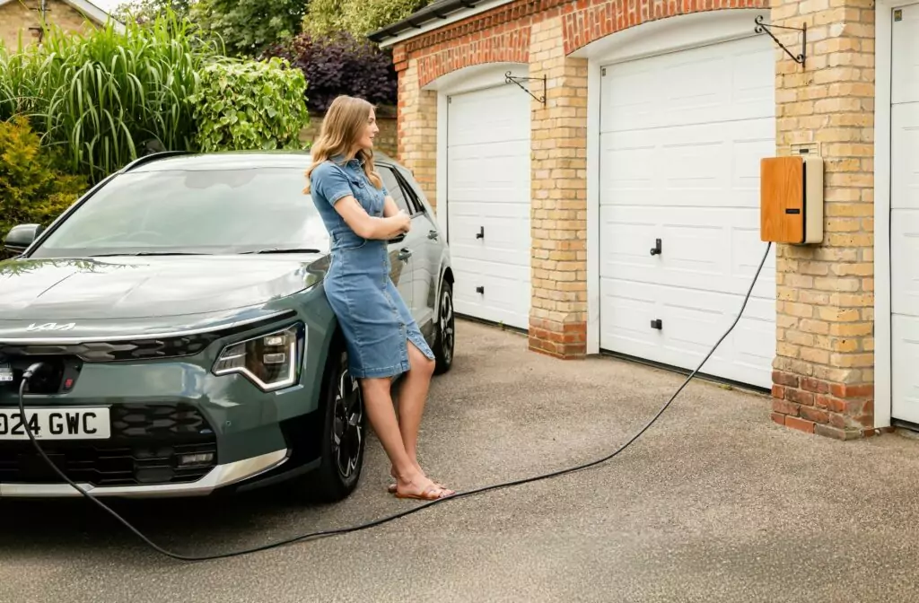 Elektrische auto opladen tijdens de hitte