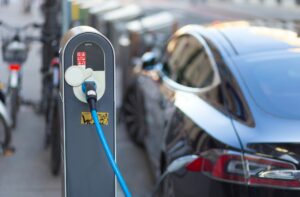 Auto opladen aan publieke laadpalen