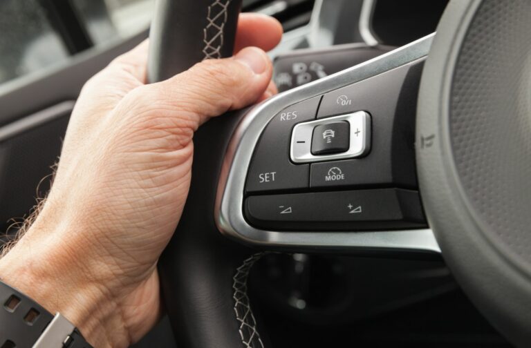 cruise control vs adaptive cruise control