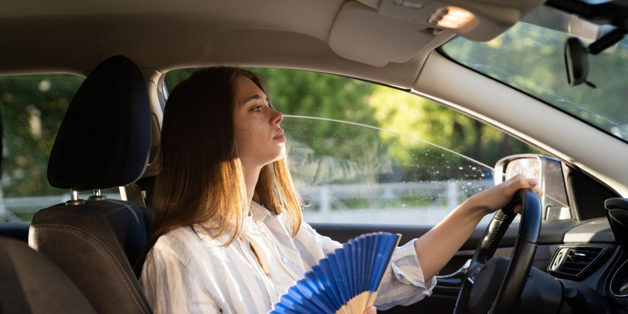 een waaier als tip voor te rijdens tijdens de hitte