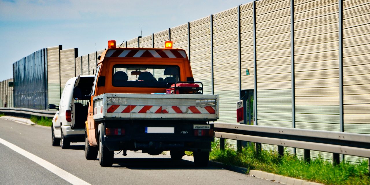 autoschade, auto kapot, tweedehands auto, takelwagen, batterij, motor, koelvloeistof, motorolie