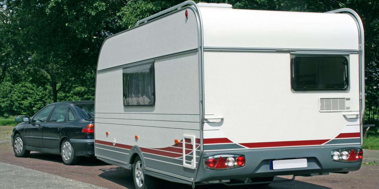 Banner Tweedehands Auto - Een caravan trekken_ Alles wat je moet weten