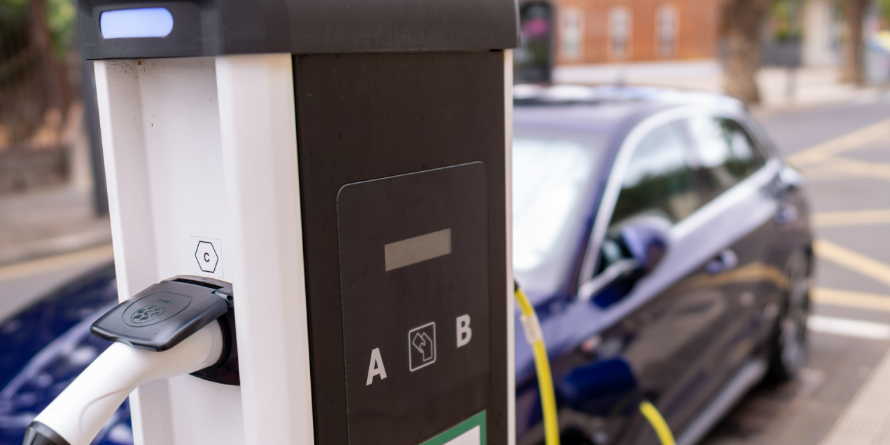 Banner Tweedehands Auto - Hybride of elektrische tweedehands auto kopen_ Wat is het beste