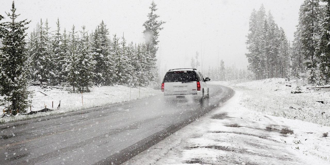 auto, vrieskou, vriestemperaturen, winter, winterbanden, batterij, accu, strooizout, veilig starten, onderhoud auto