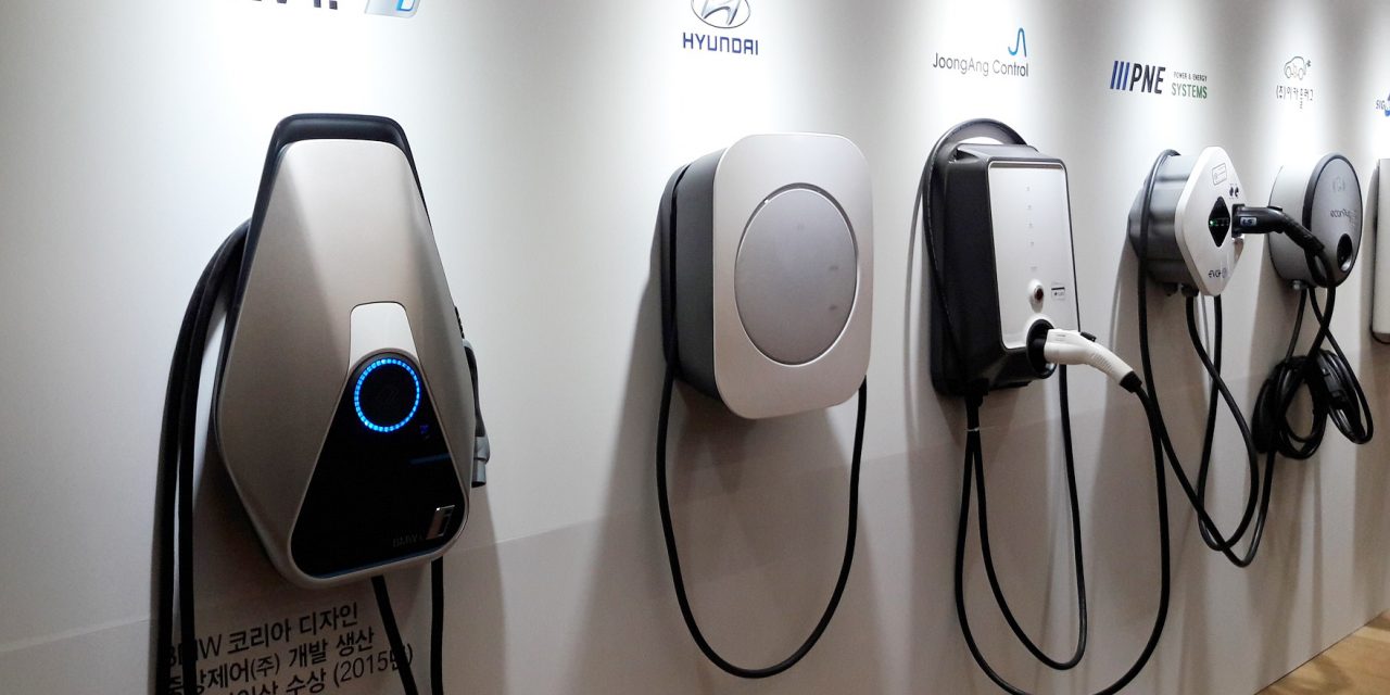 elektrische auto, hybride, tesla, elektrische wagen, traxio, defensief rijden, ecologisch rijden, budgetvriendelijk rijden, veilig rijden, milieuvriendelijke wagen, hybride wagen