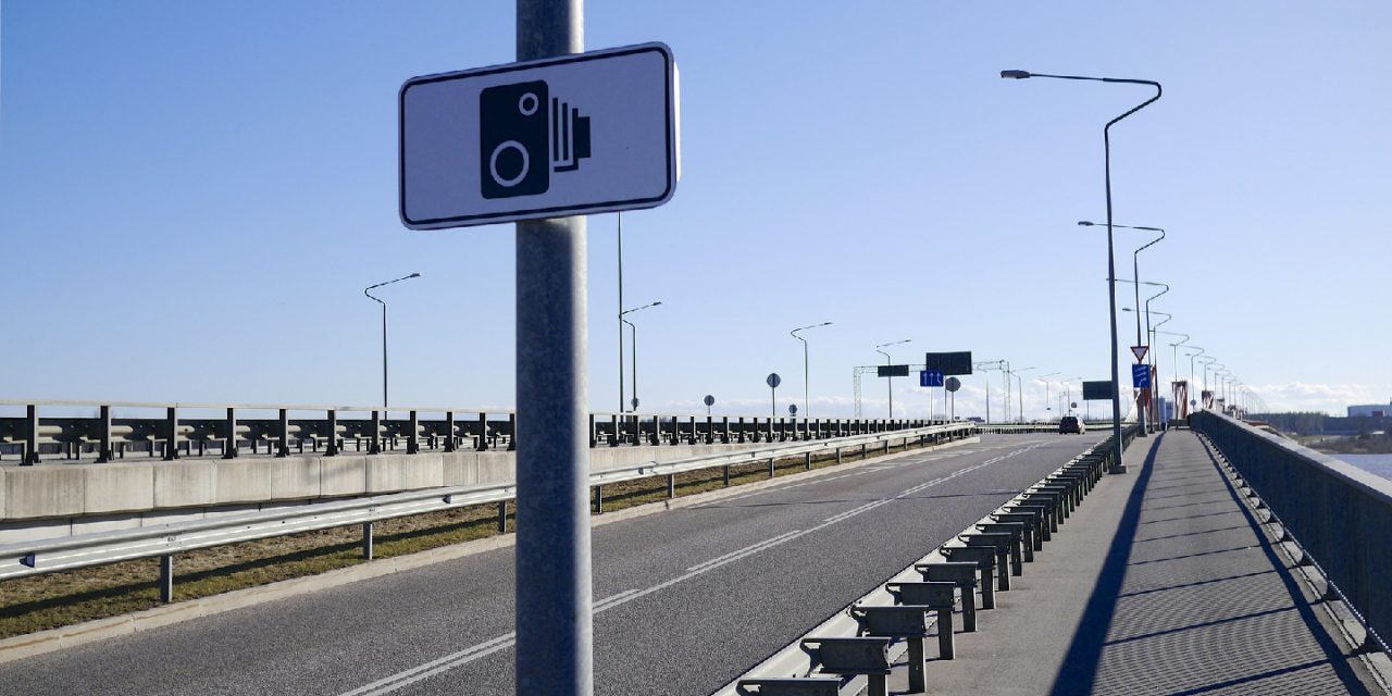 radarverklikkers, radardetector, radarverklikker, coyote, waze, snelheid, auto, applicatie, smartphone, app